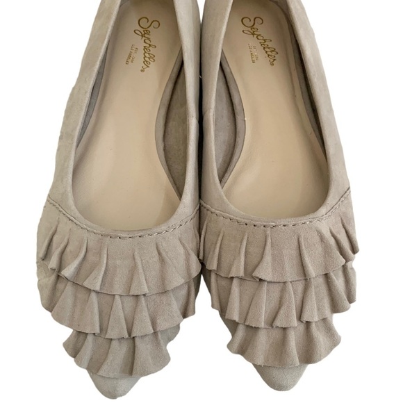 Seychelles | Women's Downstage Pointed Toe Ballet Flat in Taupe | Size 7 - Picture 6 of 12